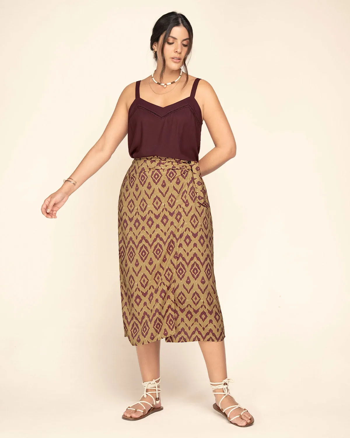 Falda midi con diseo cruzado