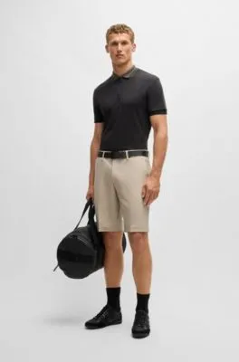 Shorts slim fit de tejido repelente al agua de planchado fácil